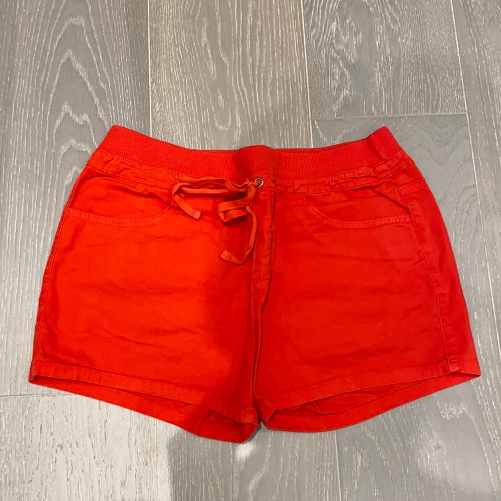 Splendid red shorts
